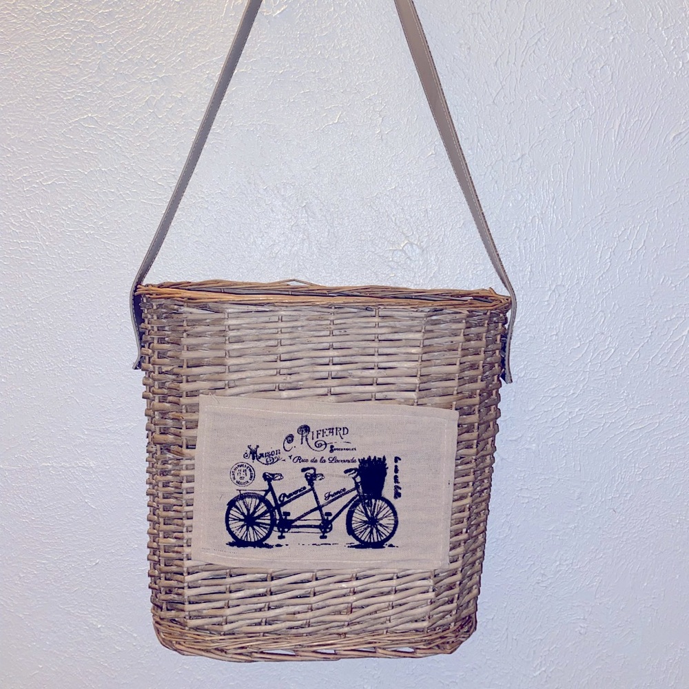 Natural handwoven wicker straw basket bag